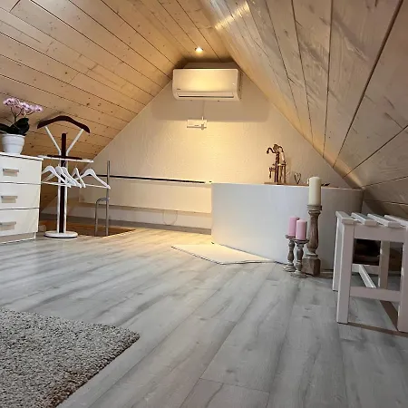 Pres-lak Apartment Tarjan