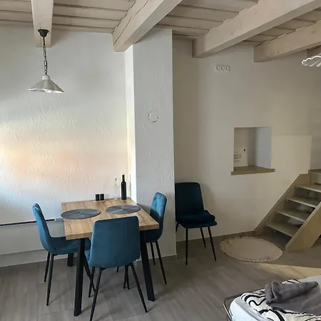 Pres-lak アパート *